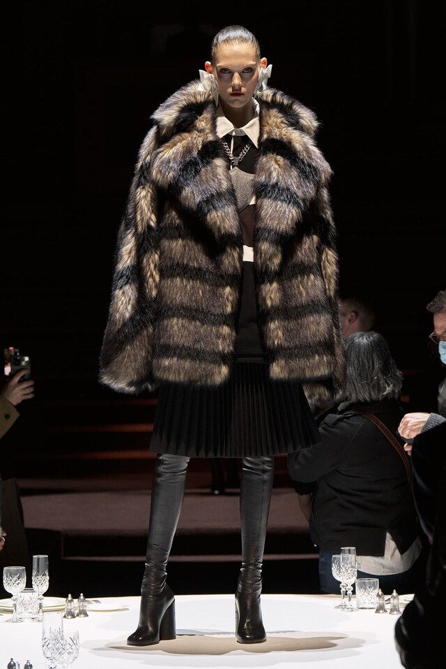 Burberry Autumn_Winter 2022 Womenswear Collection 