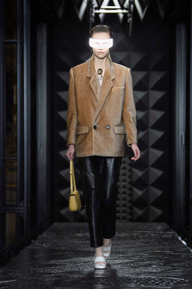 LOUIS_VUITTON_FW2324_LOOK_15