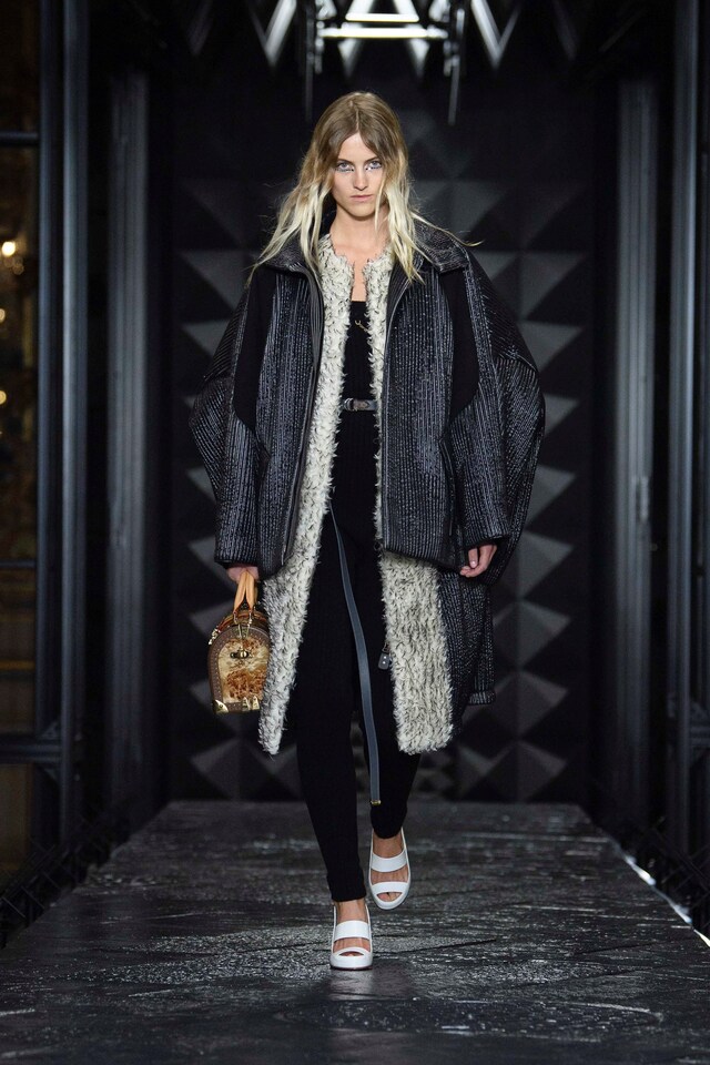 LOUIS_VUITTON_FW2324_LOOK_35