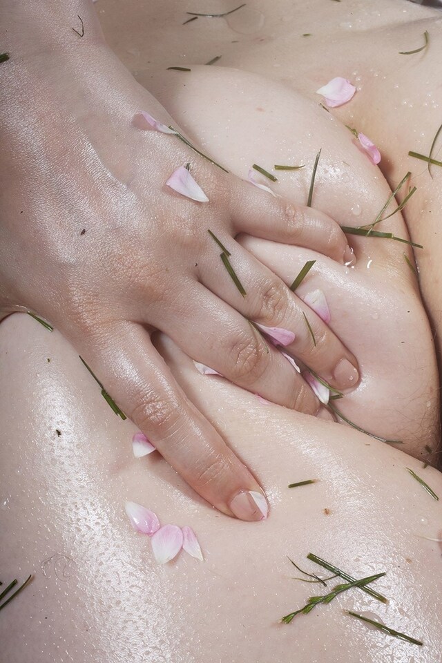 Maisie Cousins Grass Bum, 2015 (19198)