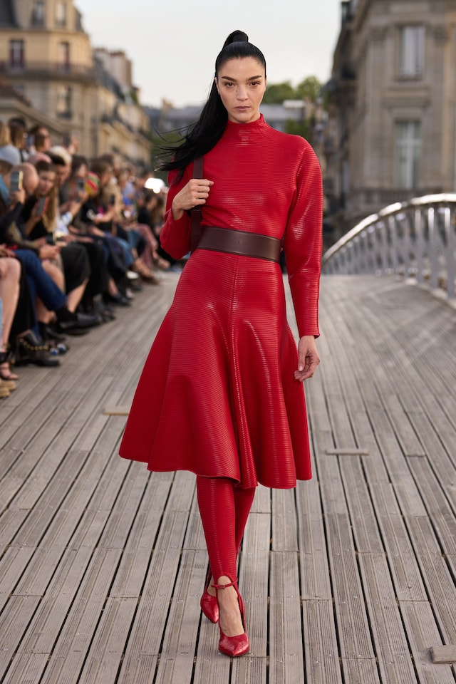Ala&#239;a Winter-Spring 2023 show L&#233;opold S&#233;dar Senghor bridge