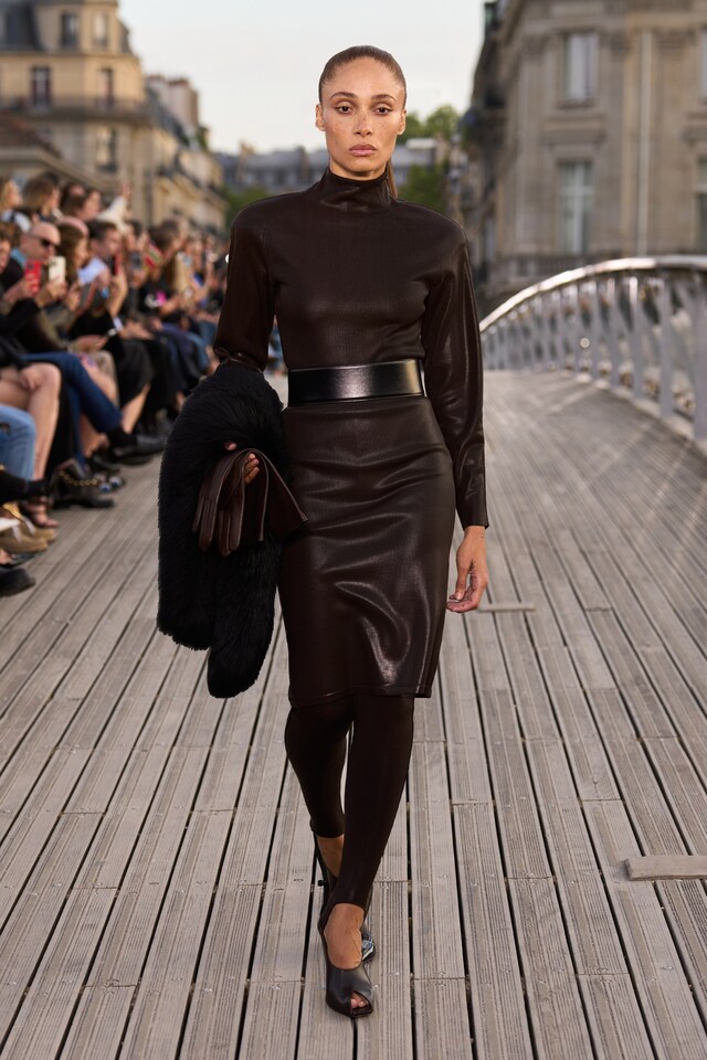 Ala&#239;a Winter-Spring 2023 show L&#233;opold S&#233;dar Senghor bridge