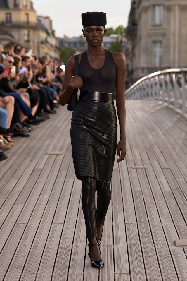 Ala&#239;a Winter-Spring 2023 show L&#233;opold S&#233;dar Senghor bridge