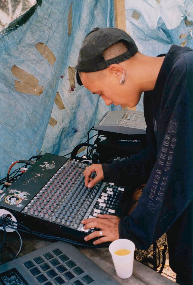 Vinca Petersen, Bibi Live Set. Copyright Vinca Pet