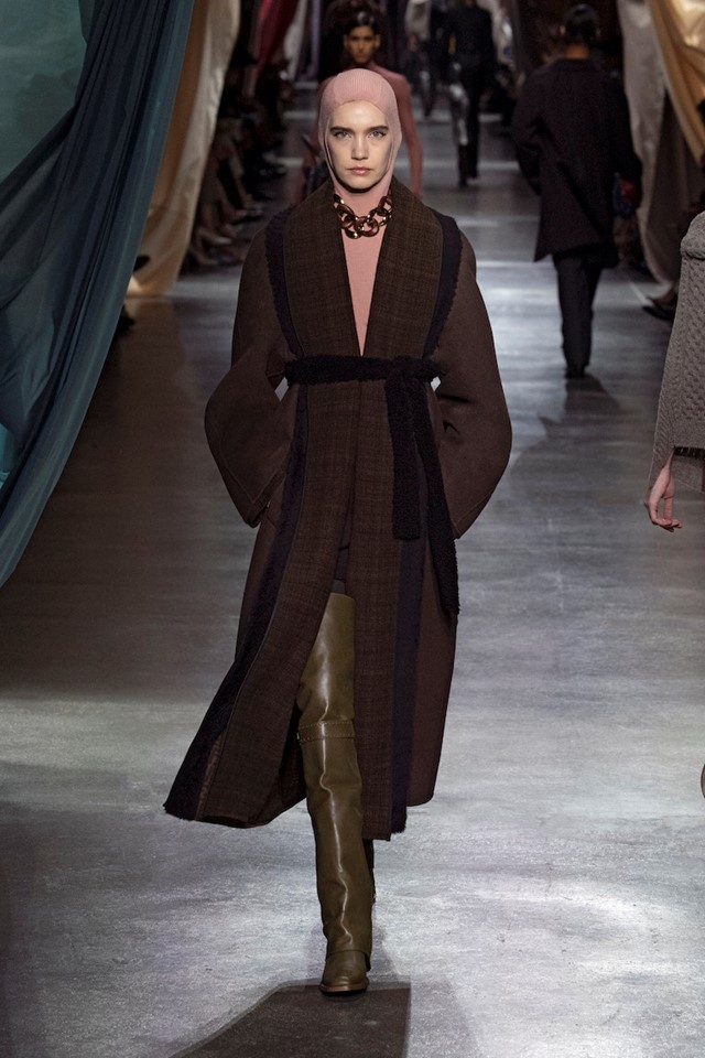 Fendi Autumn Winter 2024 Womenswear AnOther   444391 