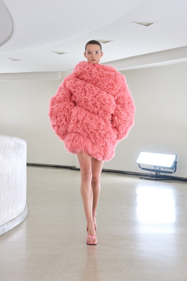 Ala&#239;a Winter/Spring 2025 WS25 NYFW Guggenheim Pieter Mulier