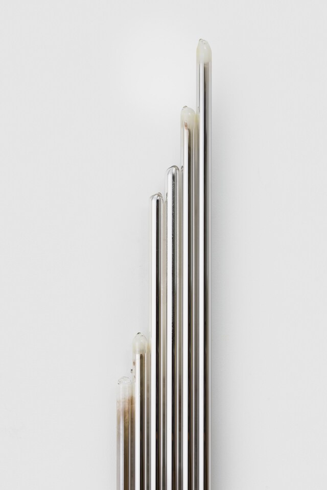 3 – Nat Faulkner, Ampoule IIIIII (Silver) (detail)