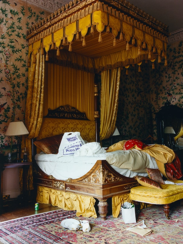 Scenery_003_UnmadeBeds_01