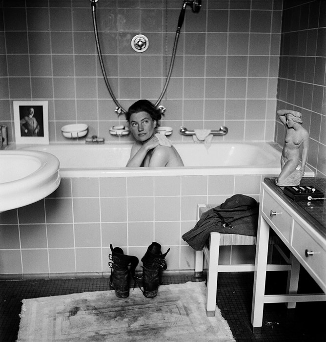 Lee Miller in Hitler's bathtub, Hitler's apartment, Munich,