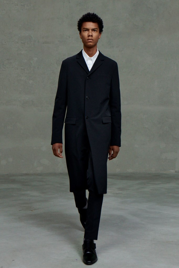Prada_SS21_Show_Lookbook_3_16x10_300dpi_RGB