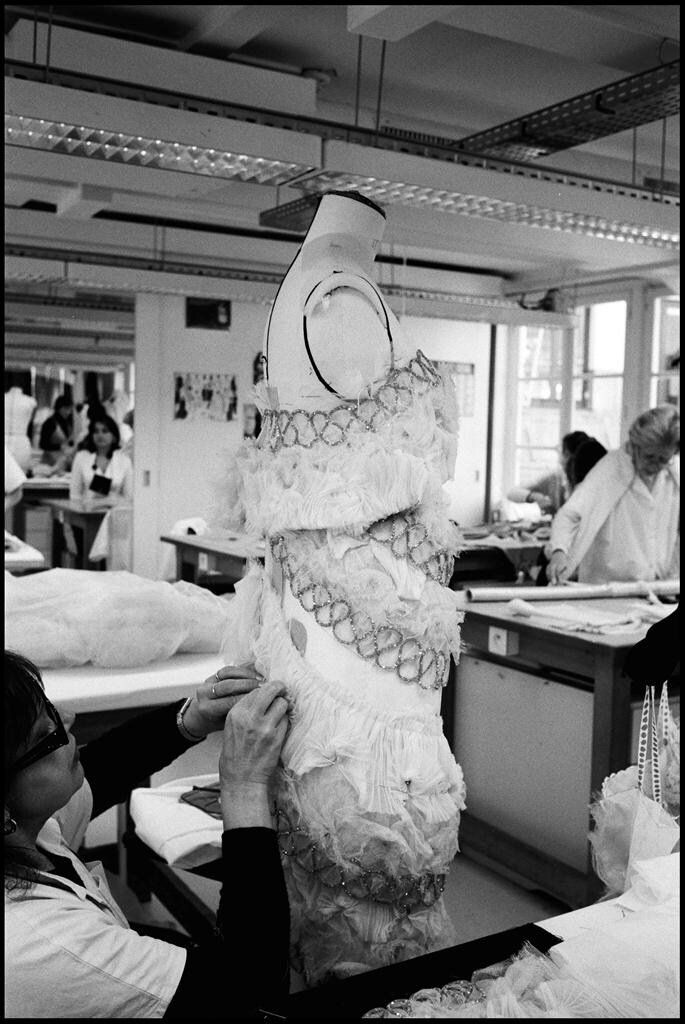 One of Chanel&#39;s Metiers d&#39;Art ateliers pins trimming