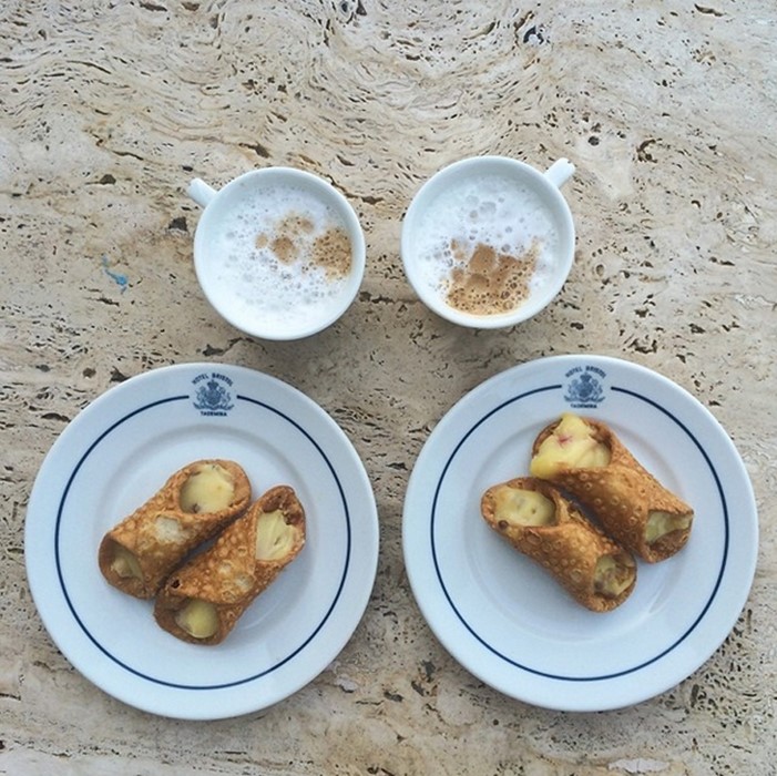 &#169; @symmetrybreakfast