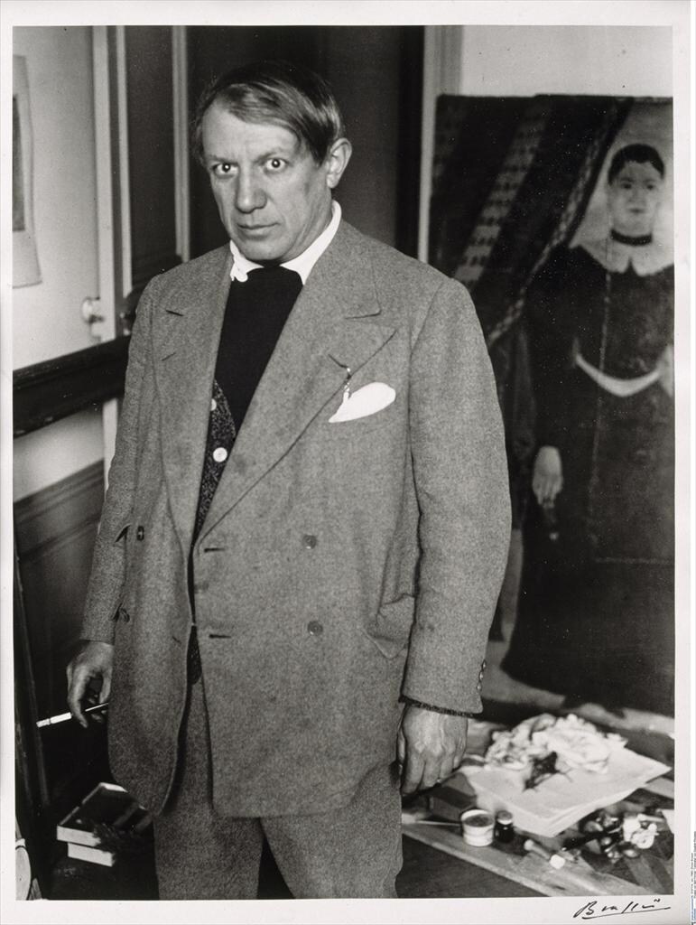 Brassa&#239;, Picasso vor Henri Rousseaus Portr&#228;t von Jadwiga, 19