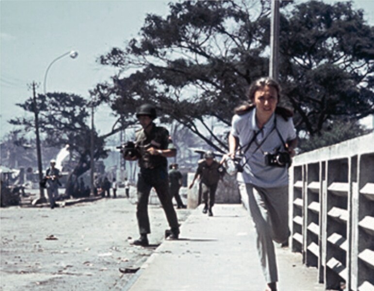 Orianna Fallaci under fire on the VietCong Sully Bridge, 197