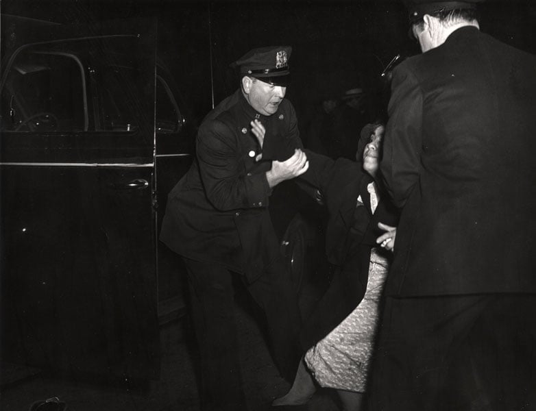 Weegee, The dead man&#39;s wife arrived...and then she collapsed