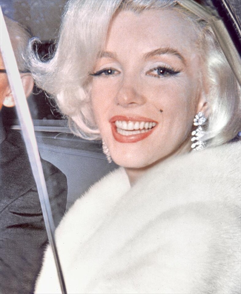 Marilyn arriving at Madison Square Garden to sing Happy Birt