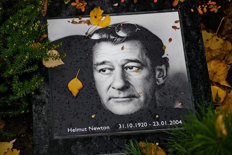 Helmut Newton&#39;s ashes in St&#228;dtischer Friedhof III, Berlin