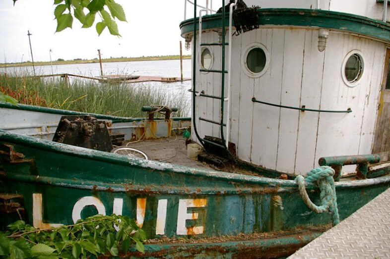 Louie the smiley boat