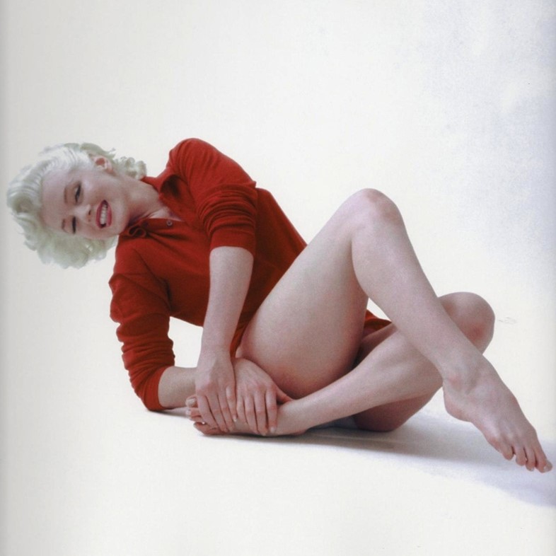 Every Known Pic of Marilyn Monroe in a Yoga Pose - Bahiranga.com | Marilyn, Marilyn  monroe, Marilyn monroe portrait