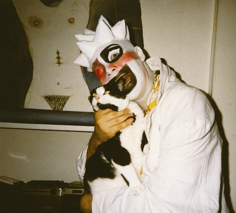 Leigh Bowery and Michael &amp; Gerlinde&#39;s cat Susie, 1986