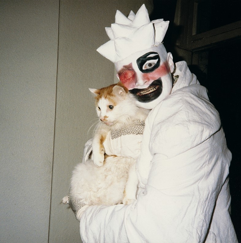 Leigh Bowery with Michael &amp; Gerlinde&#39;s cat Gulliver, 1986