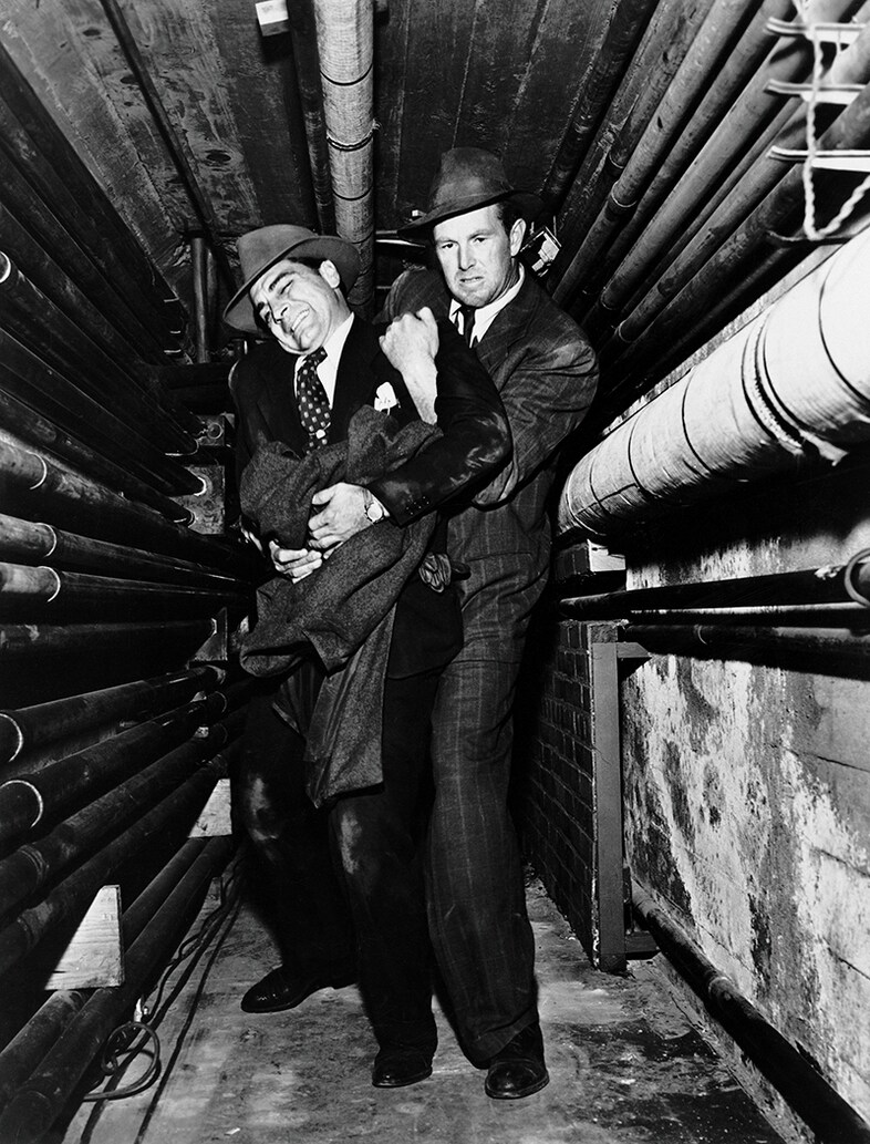 The gang’s “muscle,” Dix Handley (Sterling Hayden, right), h