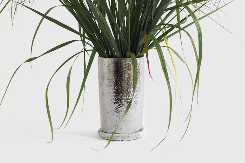 Platinum Vase with Sand Base by Matthias Kaiser