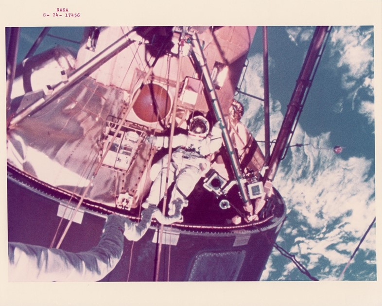 Gerald Carr, Edward Gibson leaving the hatchway, Skylab 4, F