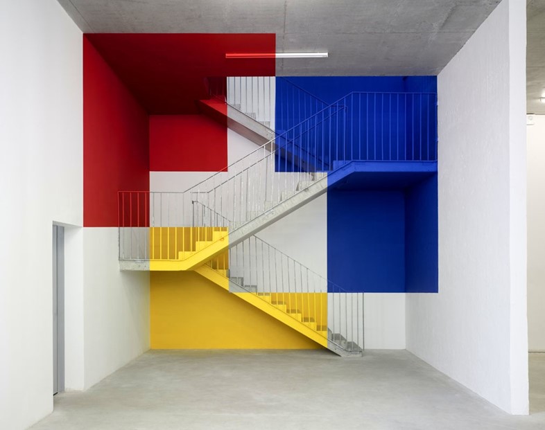 Felice Varini, Trois carr&#233;s &#233;vid&#233;s, rouge jaune et bleu, 201