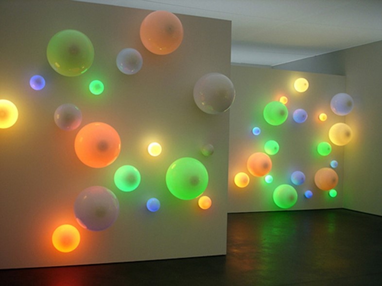 Angela Bulloch, RGB Spheres, 2005