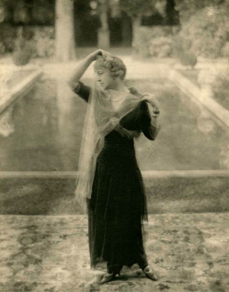 Elsie De Wolfe, circa 1910