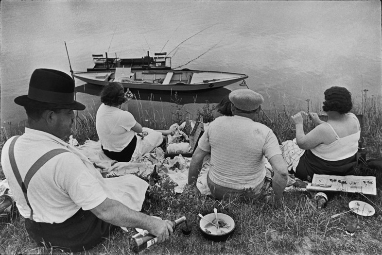 Henri Cartier-Bresson, Sunday on the banks of the Marne, 193