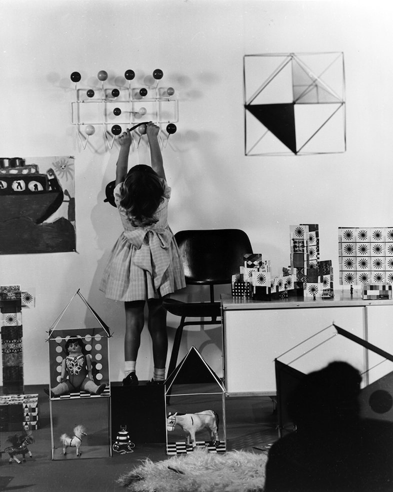 A child&#39;s room with the Hang it all, 1950