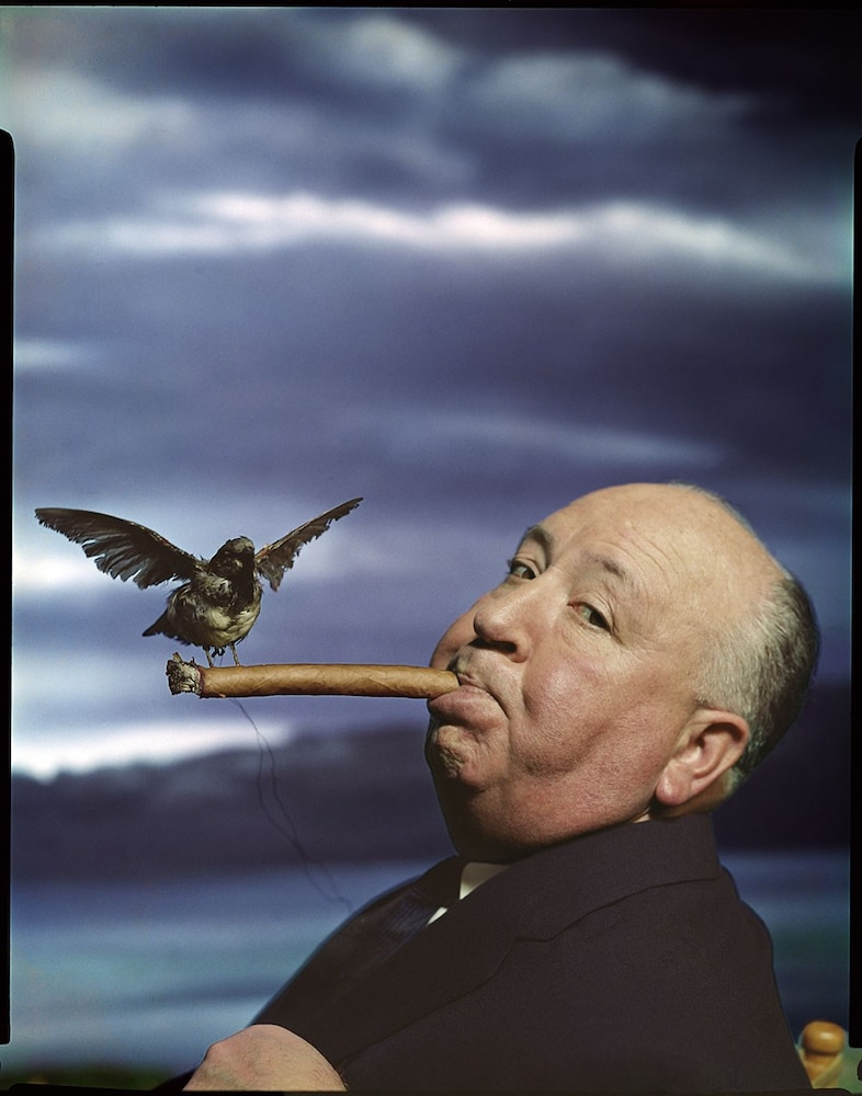 Portrait d’Alfred Hitchcock pour la promotion du film Les Oi