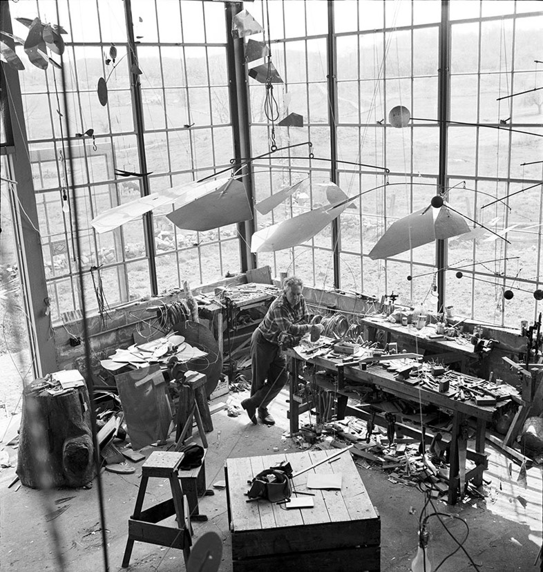 Alexander-Calder-in-his-Roxbury-studio,-1941