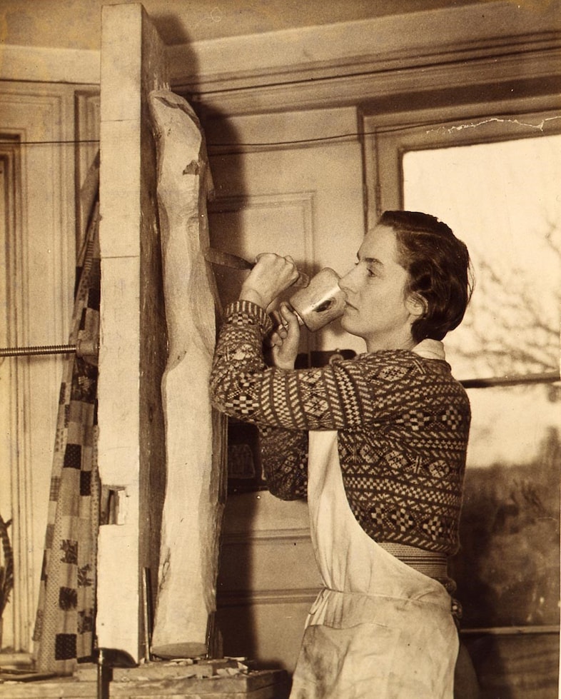 Gertrude-Hermes-carving-Diver,-1937,-at-St.-Peter’