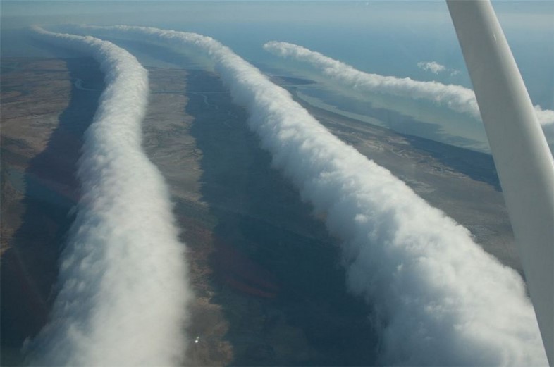 roll-clouds-tube-shaped-arcus cloud-queensland-aus