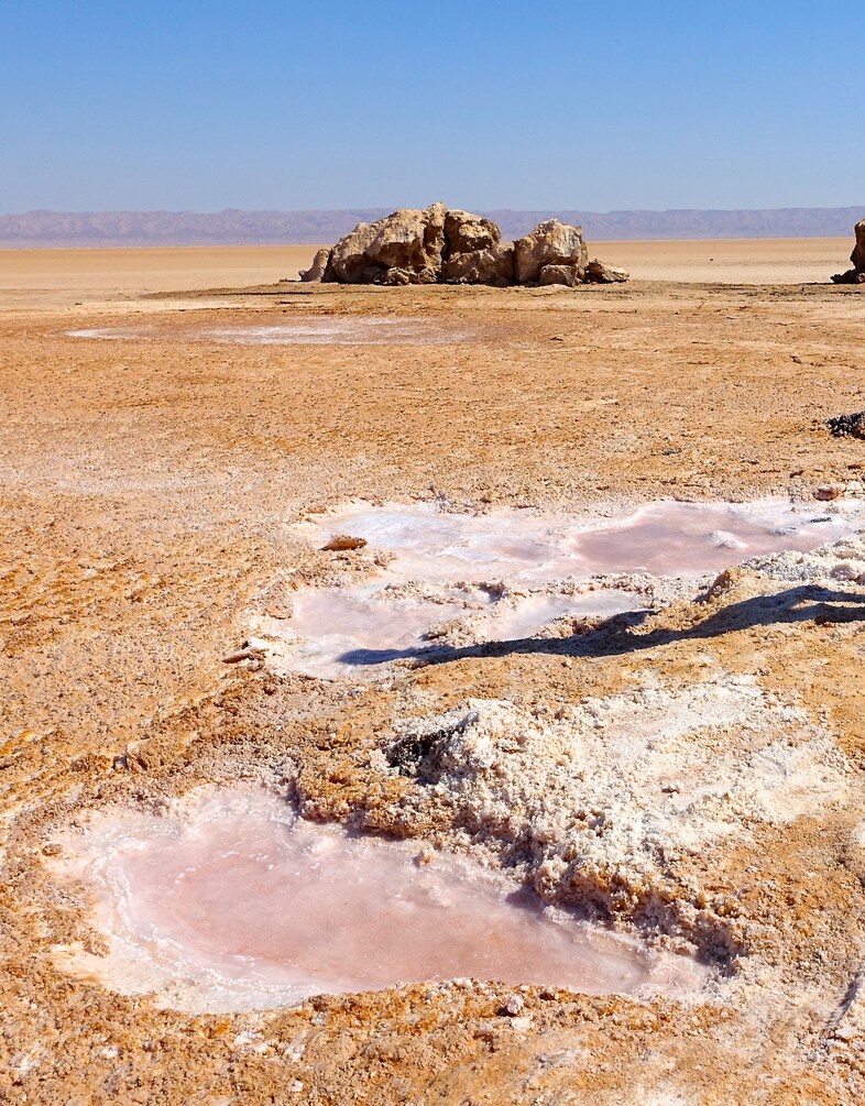 largest-salt-pan-in-sahara-chott-el-djerid-tunisia