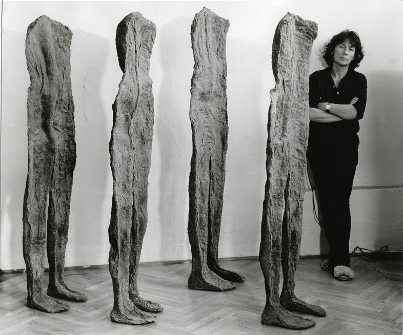 Magdalena Abakanowicz with her artwork &#39;Female Fig