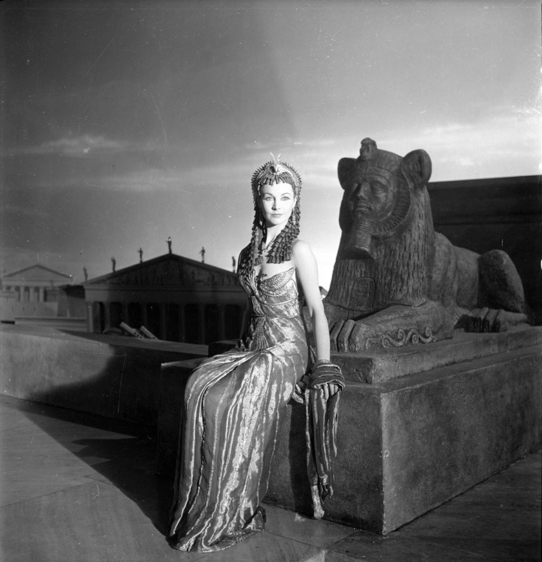 Cecil-Beaton,-Vivien-Leigh-as-Cleopatra,-1944