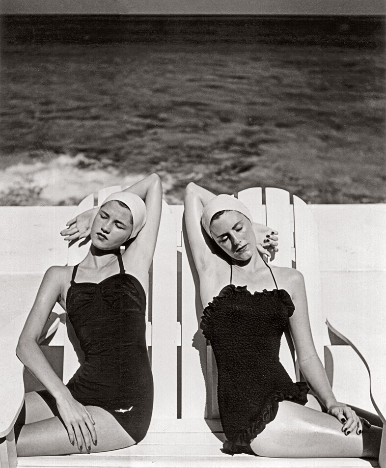 Twins-at-the-Beach_-Nassau_-1949.-Photograph-by-Lo