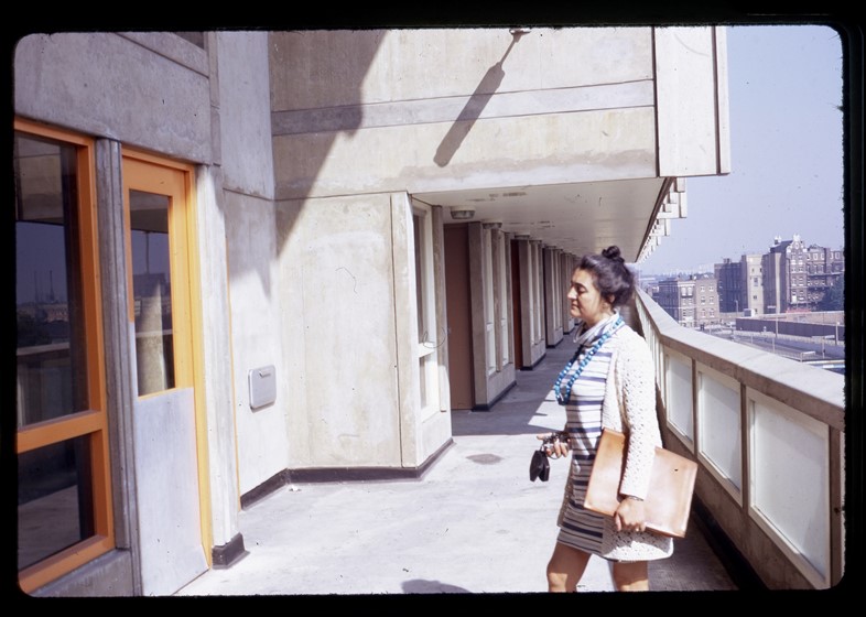 16. Deck of Robin Hood Gardens with Alison Smithso