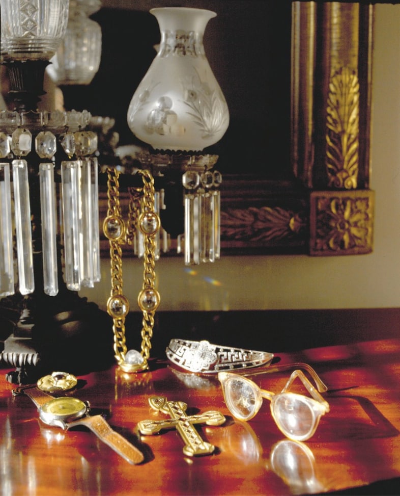 Andy-Warhol&#39;s-Jewelry-in-Bedroom