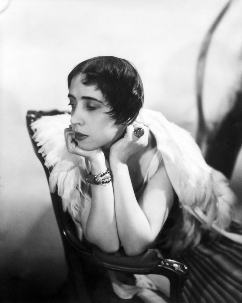 Elsa-Schiaparelli,-photograph-by-Cecil-Beaton,-193