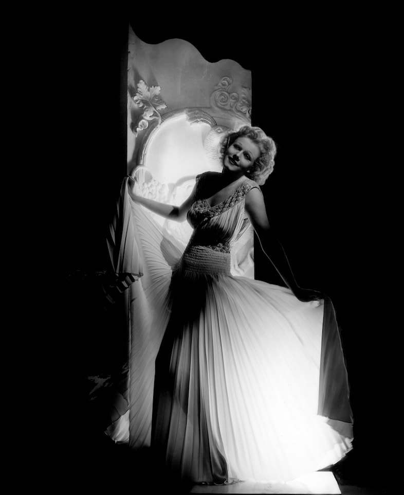 Jean Harlow photographed by Ted Allen, 1936. Court