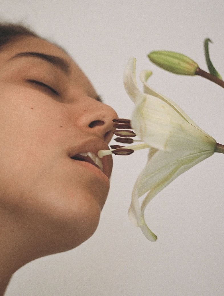 Carlota Guerrero Tengo drag&#243;n dentro photographer book