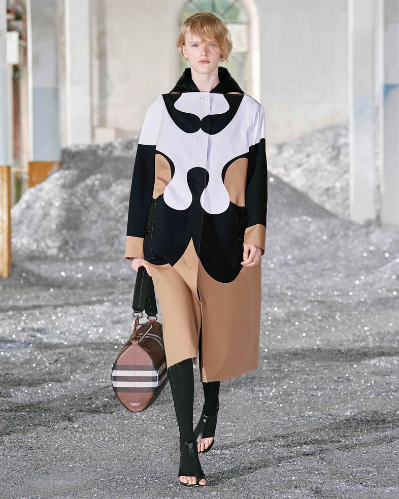 Burberry Spring_Summer 2022 Womenswear Presentatio