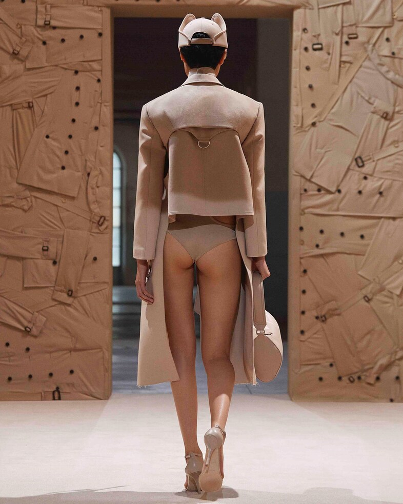 Burberry Spring_Summer 2022 Womenswear Presentatio