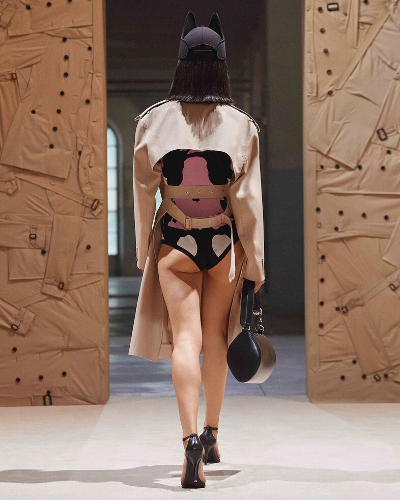 Burberry Spring_Summer 2022 Womenswear Presentatio