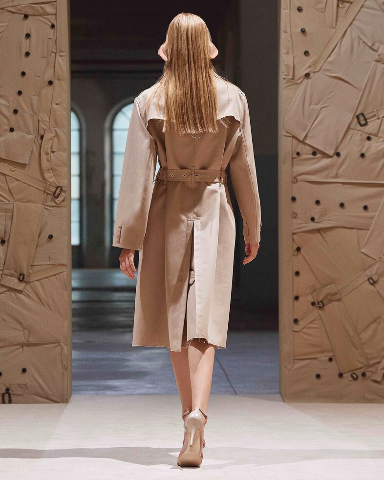 Burberry Spring_Summer 2022 Womenswear Presentatio